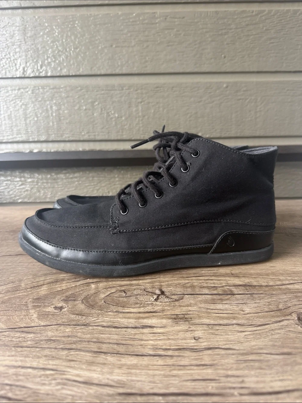 OluKai Men's Black Lace-Up Casual Boots size 10.5